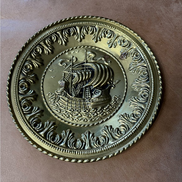 12” Brass Embossed Wall Hanging Plate Galleon Facing Ships Vintage Decor - Picture 2 of 6